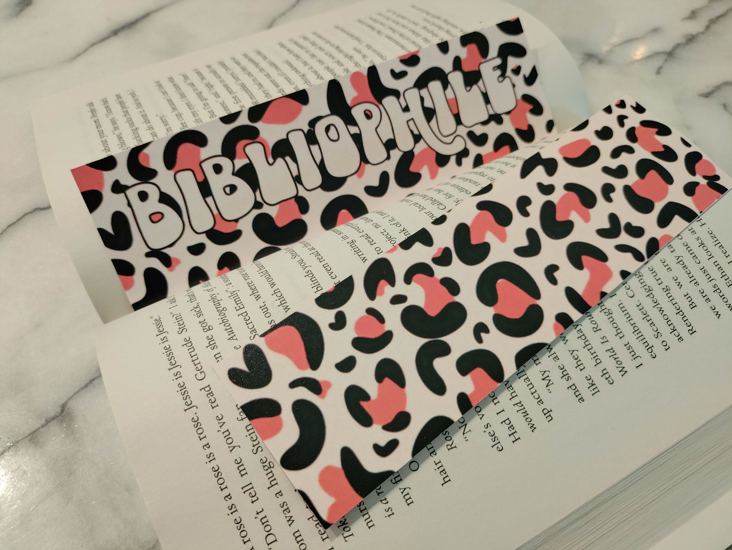 Bibliophile Retro Leopard Print Bookmarks for Reader Friend Funny Gift for Bookstagram Book Tok Cute Vintage Book Mark Gift for Readers
